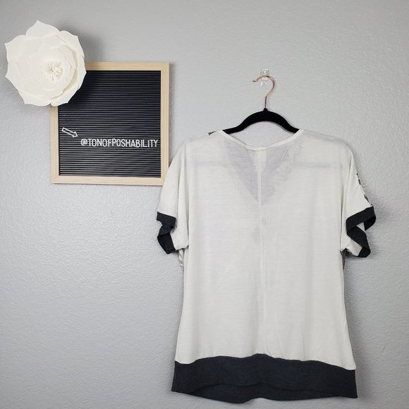 Anabelle white and gray short sleeve floral print - Picture 2 of 4